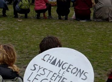 Une chaîne humaine pour le climat