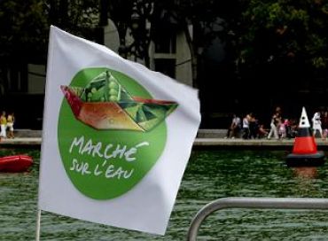 Marché sur l'eau à Paris